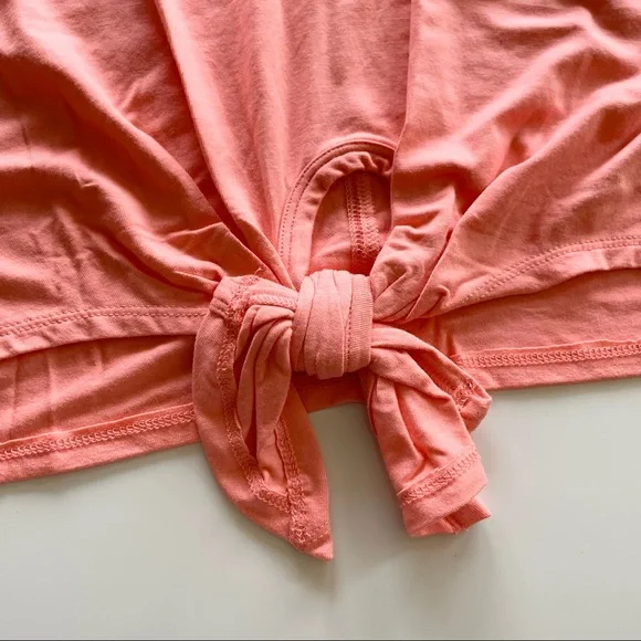 🌸New🌸 Vince Camuto Cold Shoulder Tie Front Top Sz Medium NWT - Picture 6 of 10